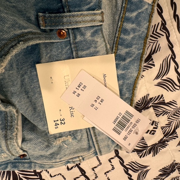 Abercrombie Jeans - women’s size 32 - Picture 2 of 3